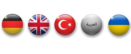 5 Flaggen (Deutschland, Großbritannien, Türkei, Arabischer Schriftzug, Ukraine) vor weißem Hintergrund